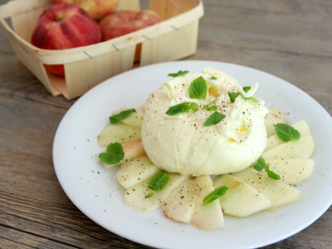 Burrata et pêches blanches