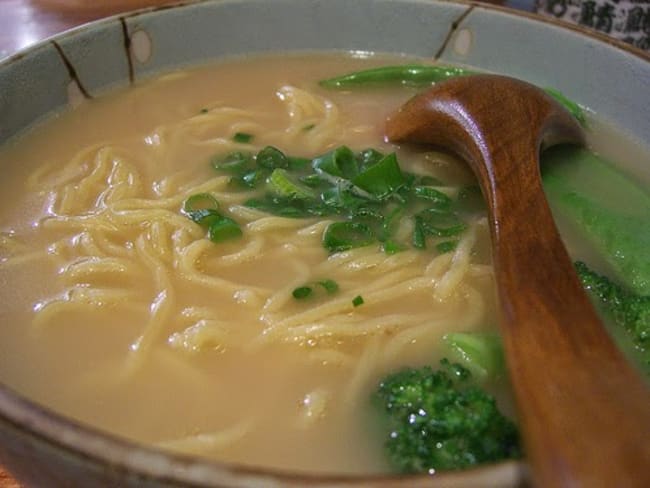 Chorba Bayda au poulet - soupe blanche algérienne