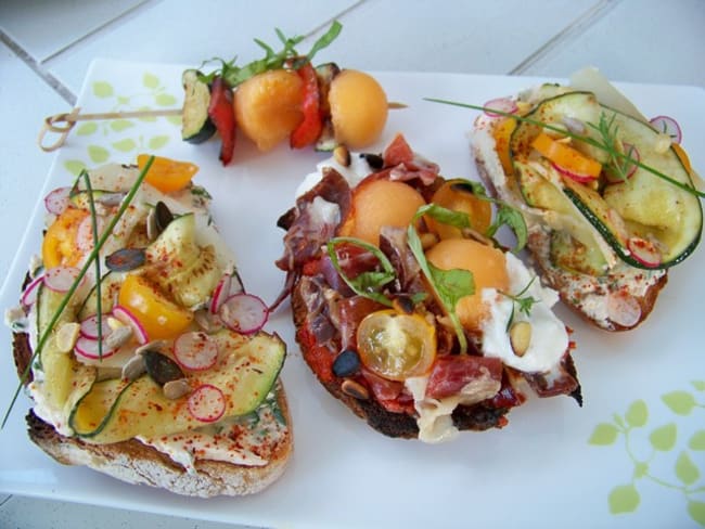 Tartines ou Pintxos Pata Negra, burrata et melon et Pintxos courgette, fromage de brebis des pyrénées et piment d'Espelette