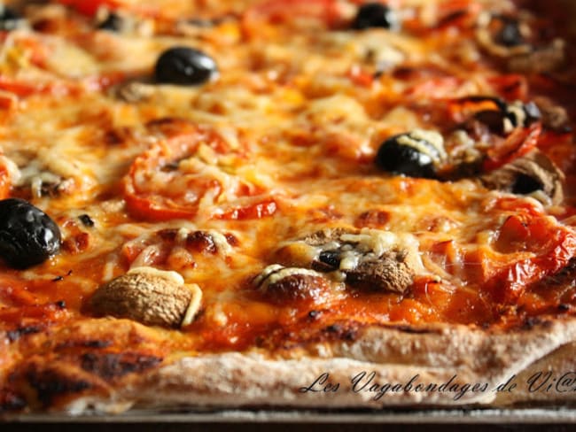 Pizza jambon - champignons - tomate