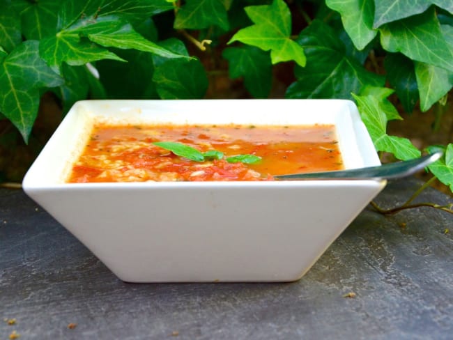 Bouillon de tomates au basilic