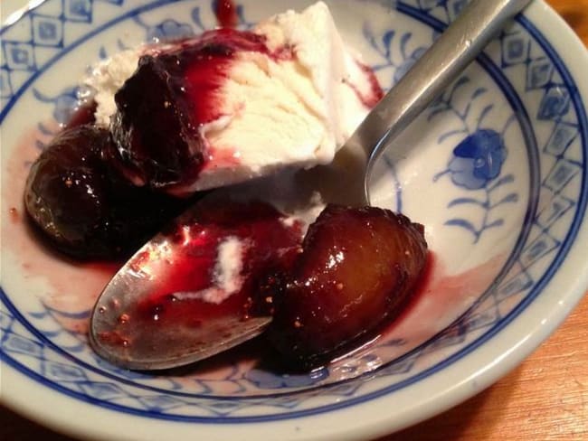 Dessert aux figues fraîches et crème glacée à la vanille