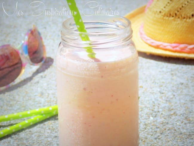 Smoothie aux fraises et a la mangue