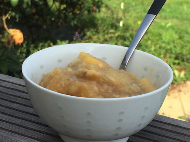 Compote de pommes, rhubarbe et bananes