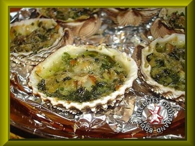 Coques au beurre d'escargot gratinées au parmesan et à l'ail