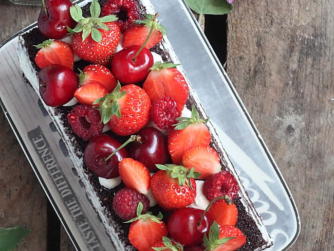 Naked cake chocolat et fruits rouges