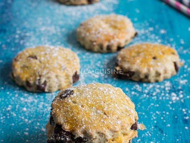 Scones au chocolat et aux raisins secs