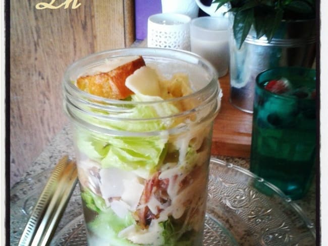 Salade Caesar in a Jar, une salade en bocal facile à transporter