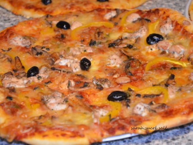 pizza royale poulet champignons et poivrons multicolores