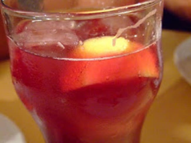 Sangria à la bière lambic pêche et au cointreau