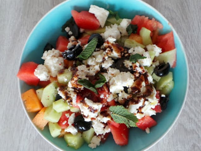 Salade d'été melon, pastèque, concombre et feta