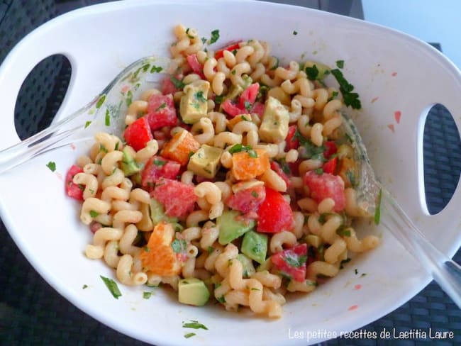 Salade de pâtes à l'avocat et aux agrumes