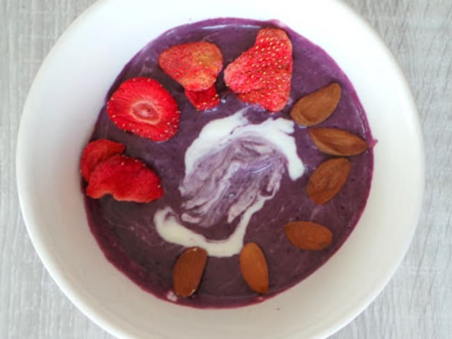 Smoothie bowl aux mûres