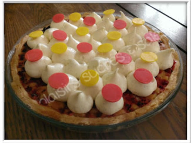 Tarte aux groseilles, amandes, et Chantilly au chocolat blanc