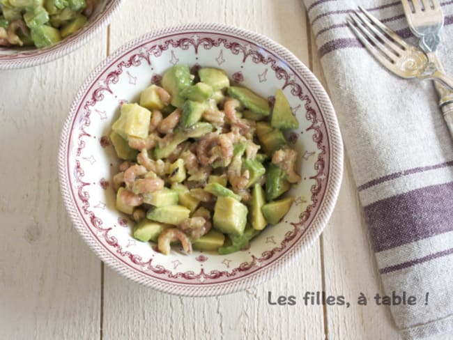 Salade d’avocats et crevettes grises