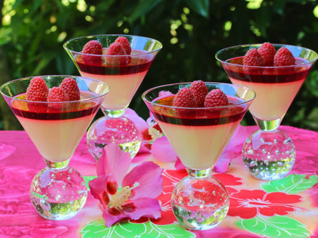 Panna cotta à la gelée de fleurs d’hibiscus