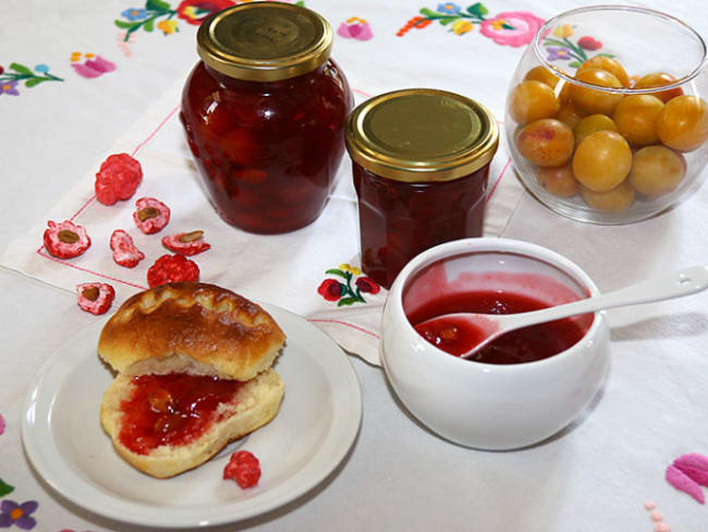 Confiture de mirabelles aux pralines roses