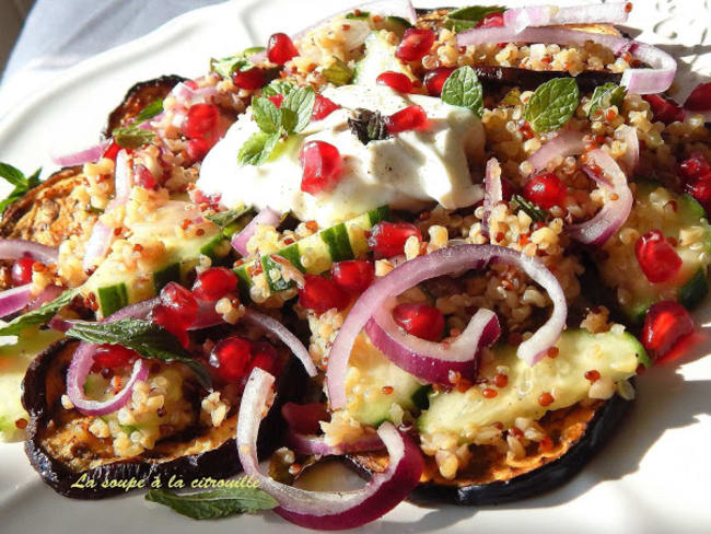 Salade de quinoa aux aubergines épicées et graines de grenade