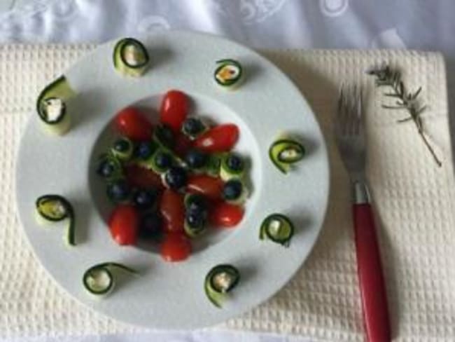 Salade myrtilles, tomates et courgettes