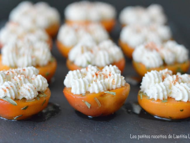 Abricots pochés au miel et leur chantilly de chèvre frais