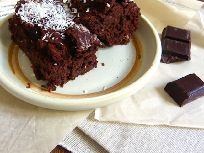 Carrot brownie à la purée de chanvre, glaçage choco coco