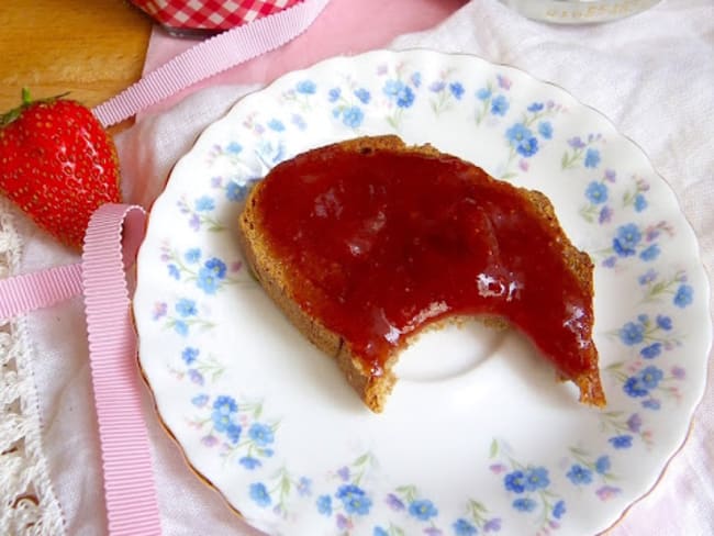 Confiture de fraises à la rose