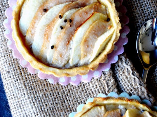 Tartelettes amandines pommes-poires à la cardamome