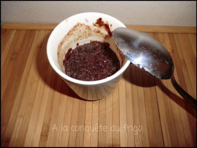 Mug cake au chocolat sans oeufs au micro-ondes