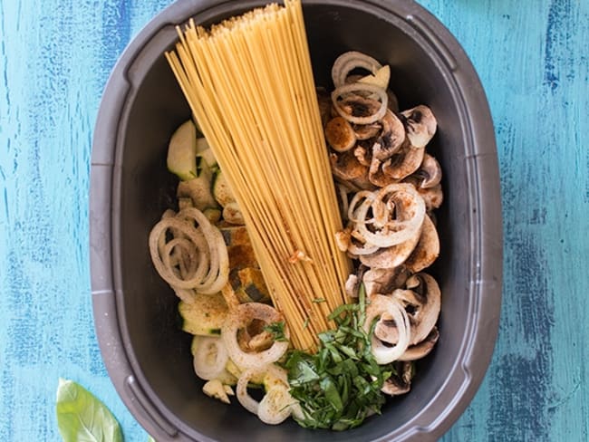 One pot pasta courgettes, champignons, mozzarella