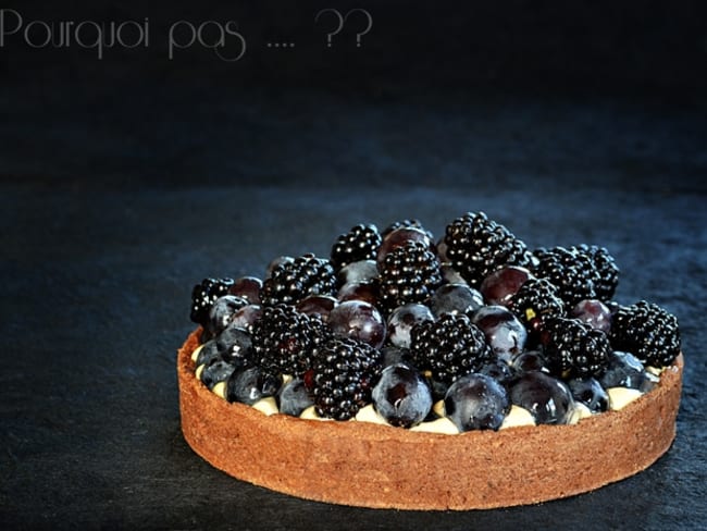 Black tarte d'après le pâtissier français Christophe Adam