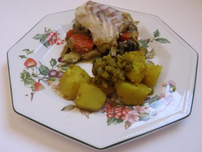 Curry de cabillaud accompagné de légumes et de pommes de terre à l’Indienne