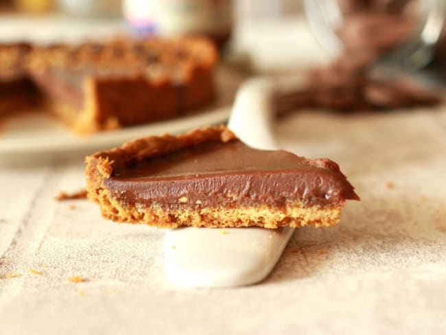 Tarte sablée au chocolat Jivara, caramel et pralin