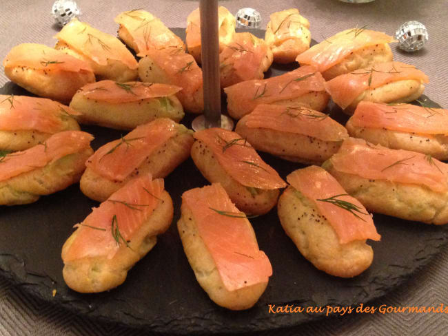 Mini éclairs au guacamole et saumon fumé