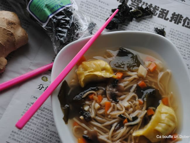 Bouillon asiatique wakame et gyozas, parfumé au gingembre