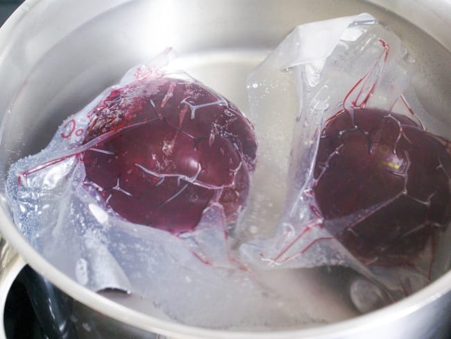 Cuire la betterave rouge pochée sous-vide