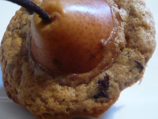 Poire enlacée par un muffin chocolaté