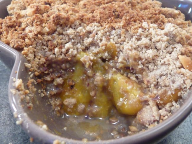 Mirabelles au crumble de noisettes torréfiées