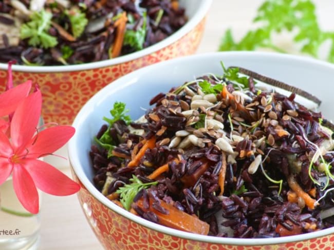 Une salade de riz noir