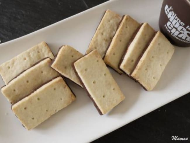 Shortbreads au beurre de coco en coque de chocolat