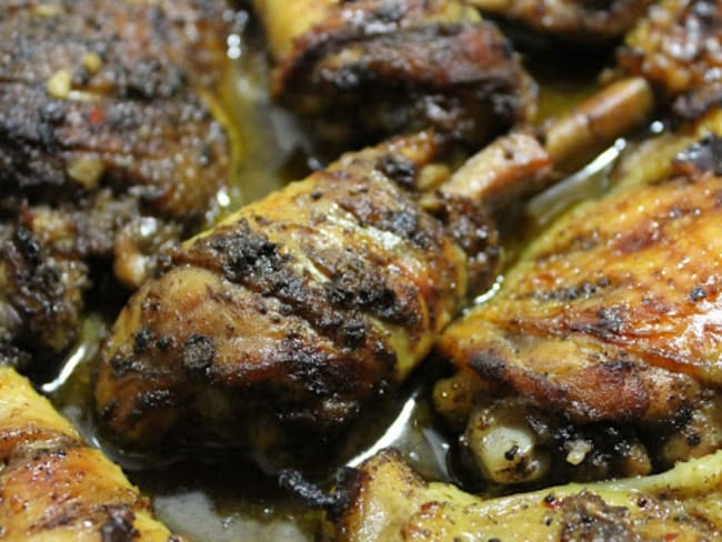 Jerk chicken : poulet à la jamaïquaine, aux épices jerk et au jus de raisin