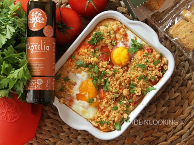 Crumble oeuf cocotte à la tomate et à la feta