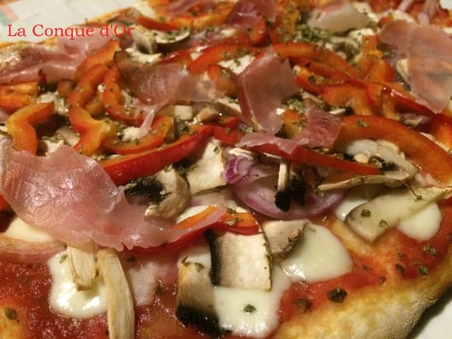 Pizza au speck,poivrons et champignons