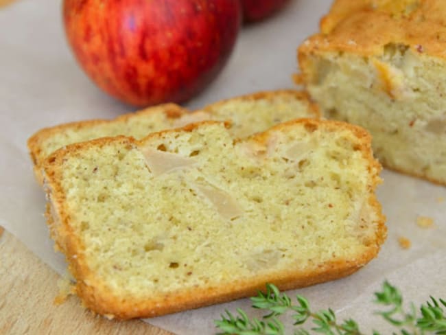 Cake aux pommes, huile d'olive et thym