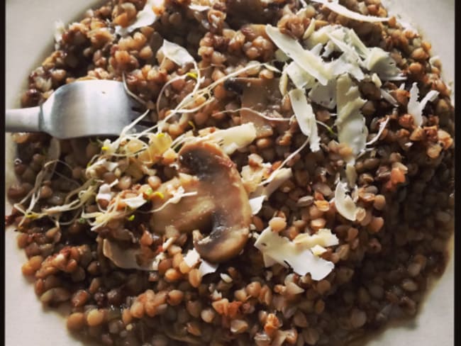 Kasha et champignons de Paris comme un risotto