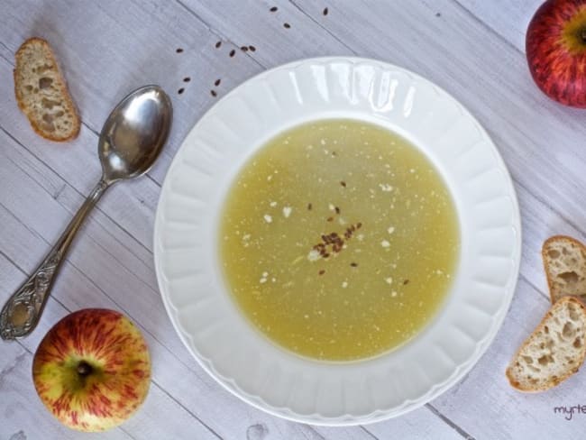 Une soupe au chou à la crème de coco vegan