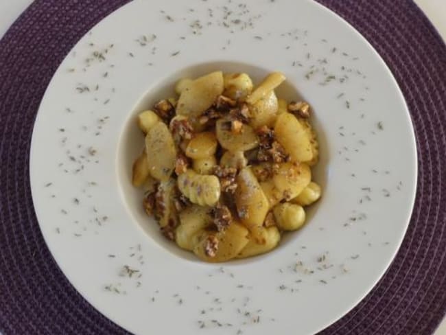 Gnocchi au gorgonzola, poires et noix caramélisées
