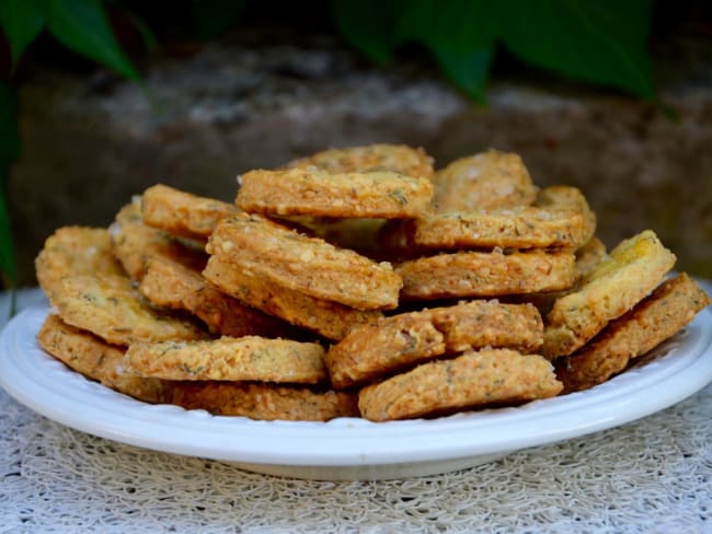 Biscuits apéritifs aux herbes de Provence