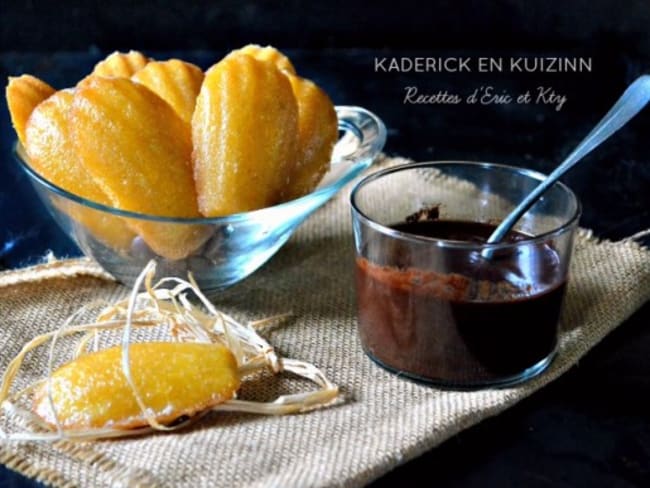 Madeleines glacées au citron, vanille, cœur de miel et sauce chocolat de Michalak