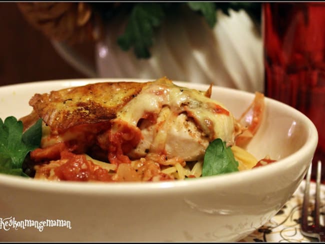 Filets de poulet en papillote , tomate et mozza