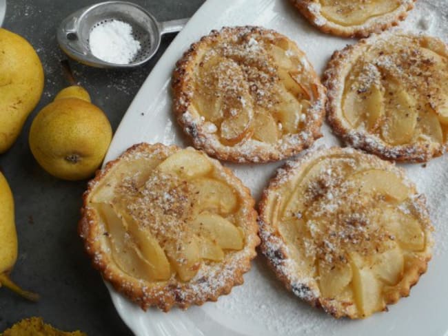 Tartelettes fines aux poires,coing et noisettes